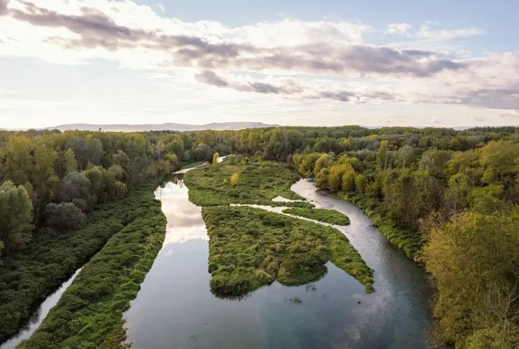 View of the Life Traisen project area from above. The evening mood prevails. Violet-bluish clouds are reflected in the Traisen.